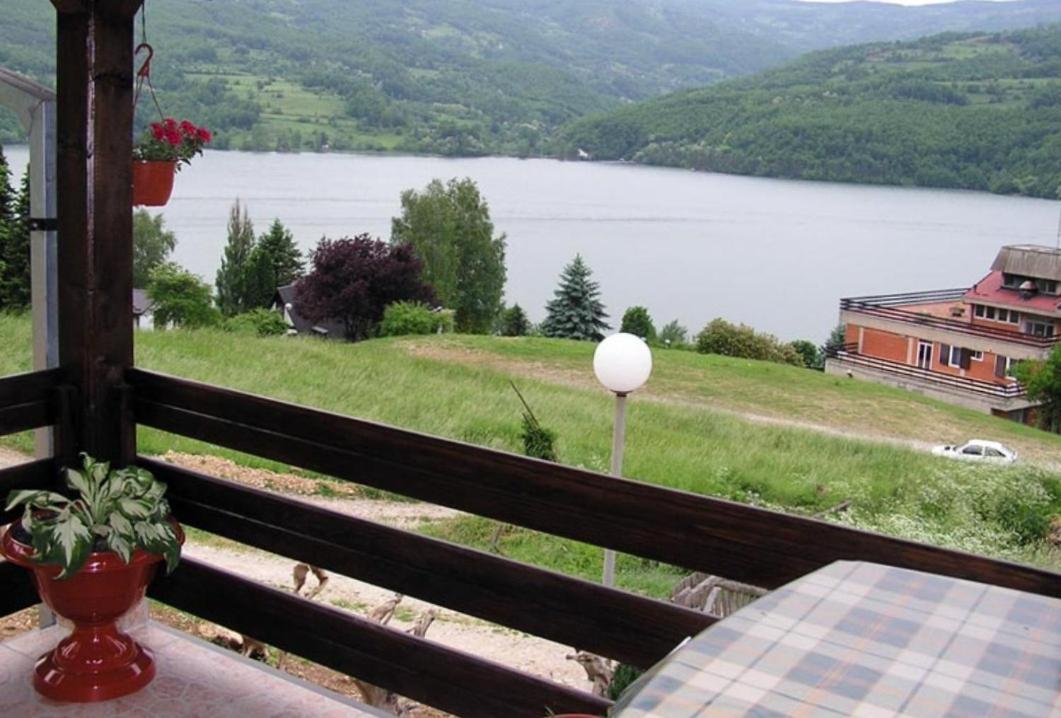 Vila Jezero Bajina Basta Bilik gambar