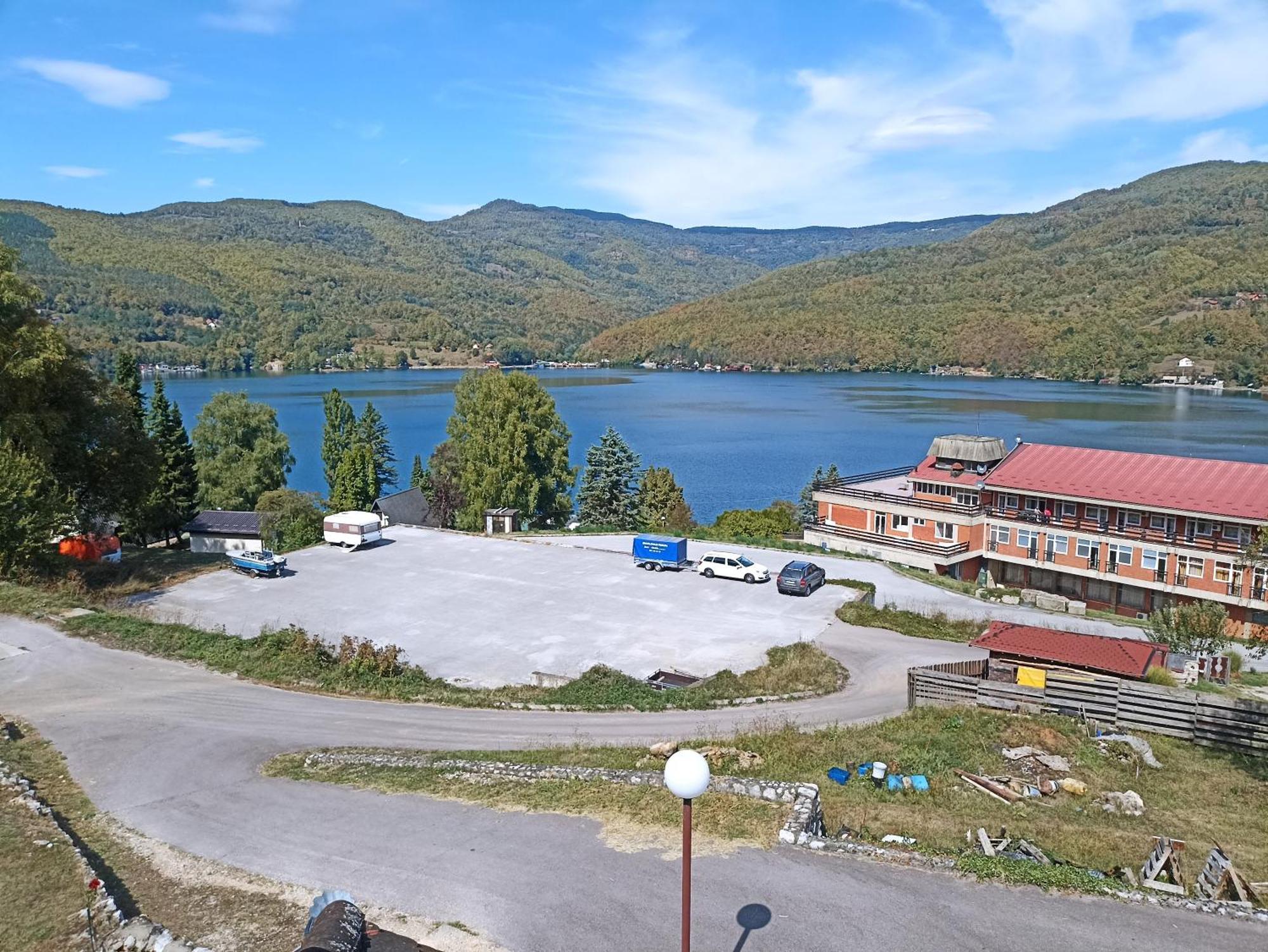 Vila Jezero Bajina Basta Luaran gambar