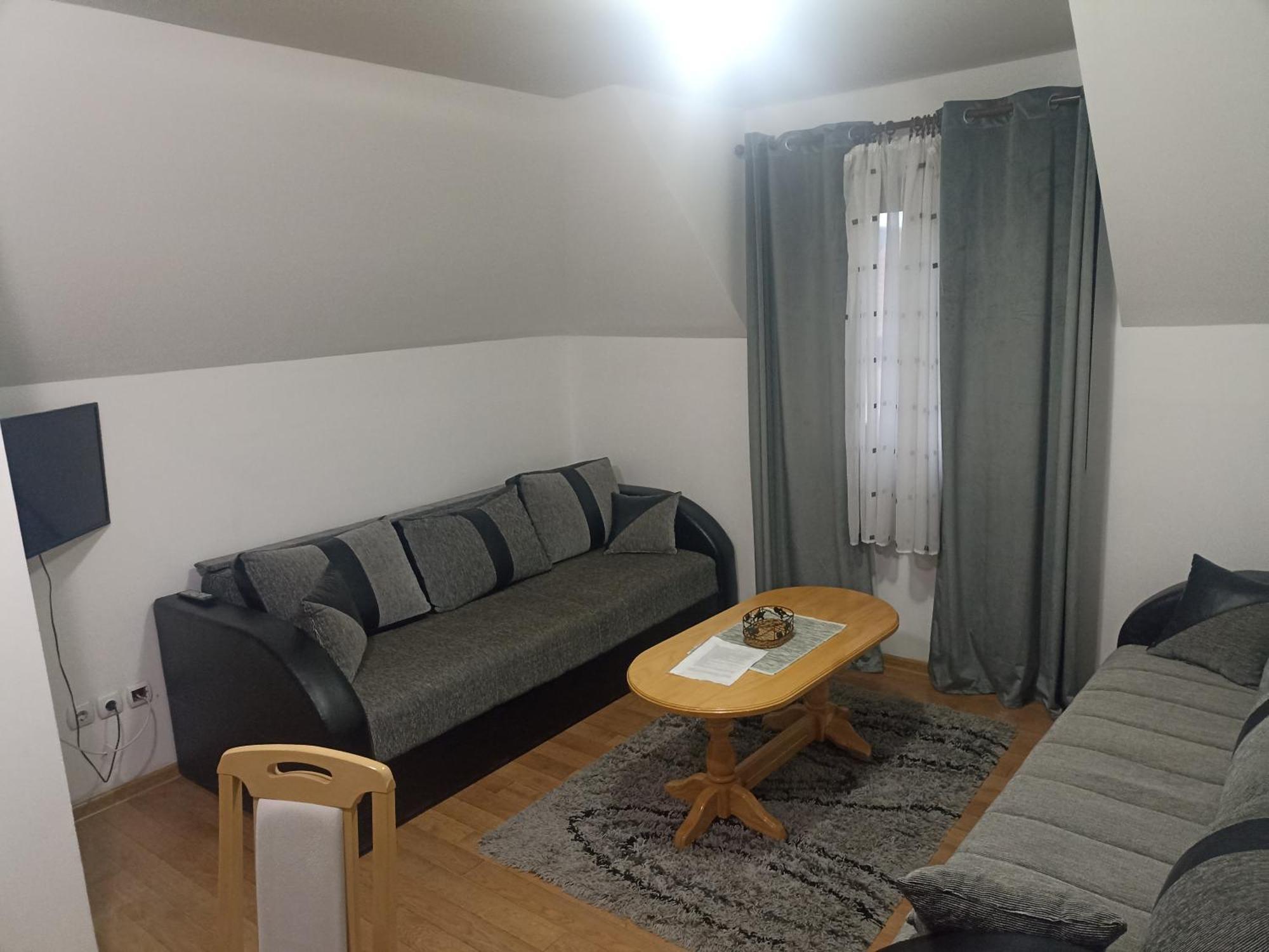 Vila Jezero Bajina Basta Bilik gambar