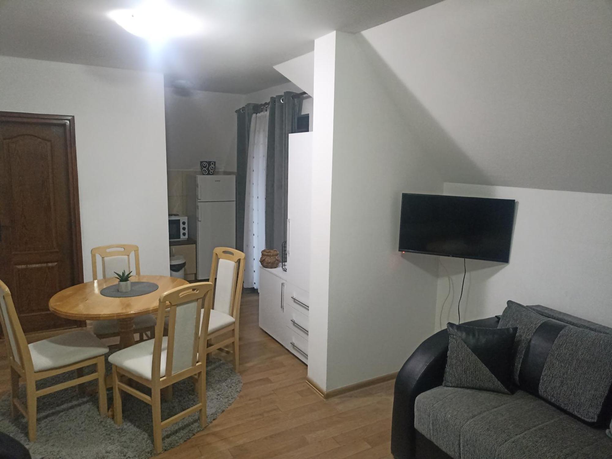 Vila Jezero Bajina Basta Bilik gambar