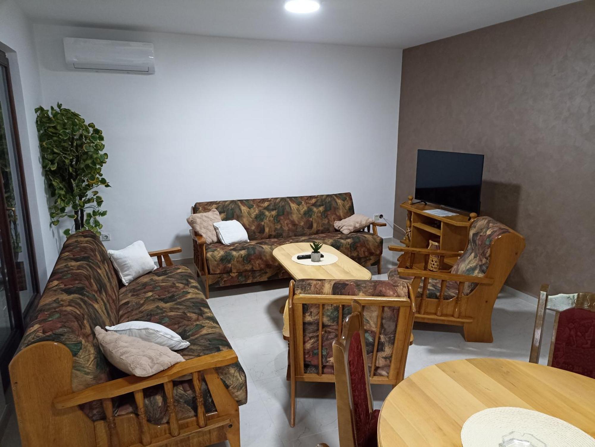 Vila Jezero Bajina Basta Bilik gambar
