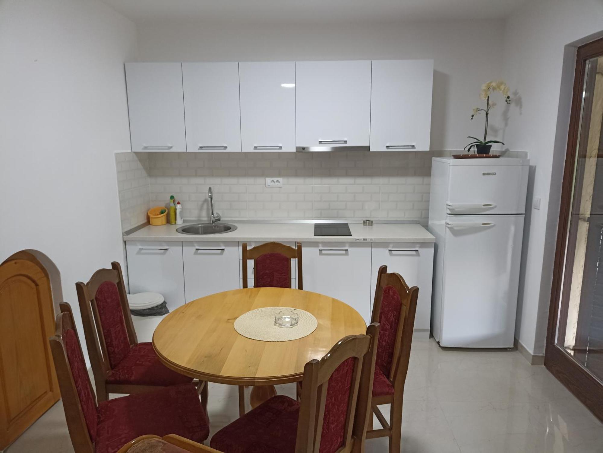 Vila Jezero Bajina Basta Bilik gambar